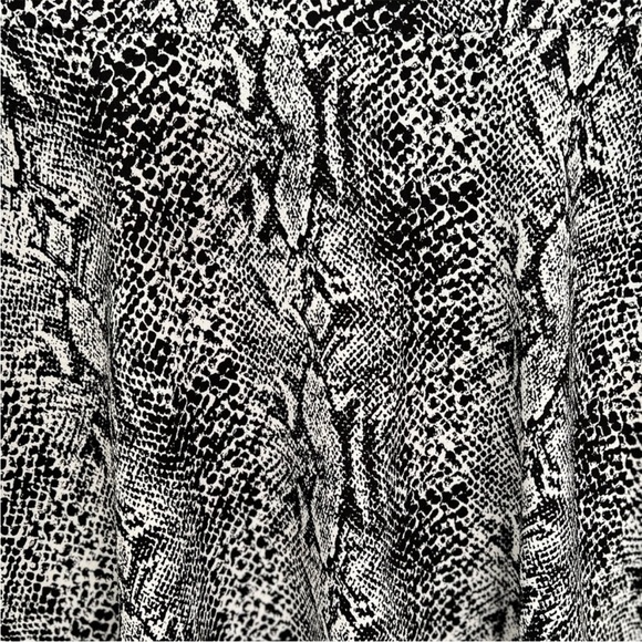 WHO WHAT WEAR Snakeskin Black and White
Ruffle Short Sleeve Dress size L - Picture 6 of 10